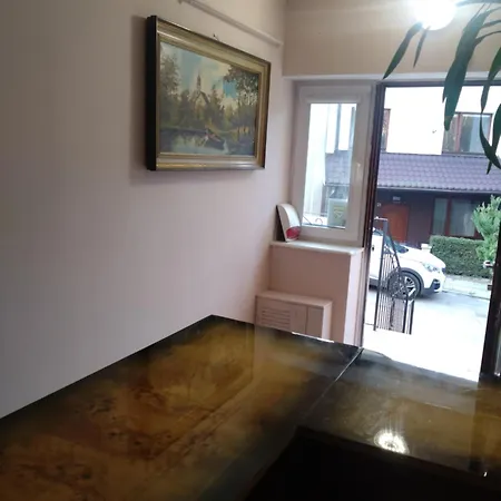 Apartment Tanie Pokoj Nr 2 1-3 Osobowy Z Lazienka Na Korytarzu Gdansk