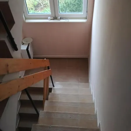 Apartment Tanie Pokoj Nr 2 1-3 Osobowy Z Lazienka Na Korytarzu Gdansk
