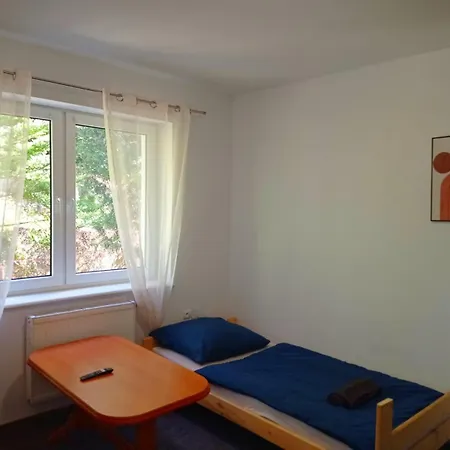 Tanie Pokoj Nr 2 1-3 Osobowy Z Lazienka Na Korytarzu Apartment Gdansk